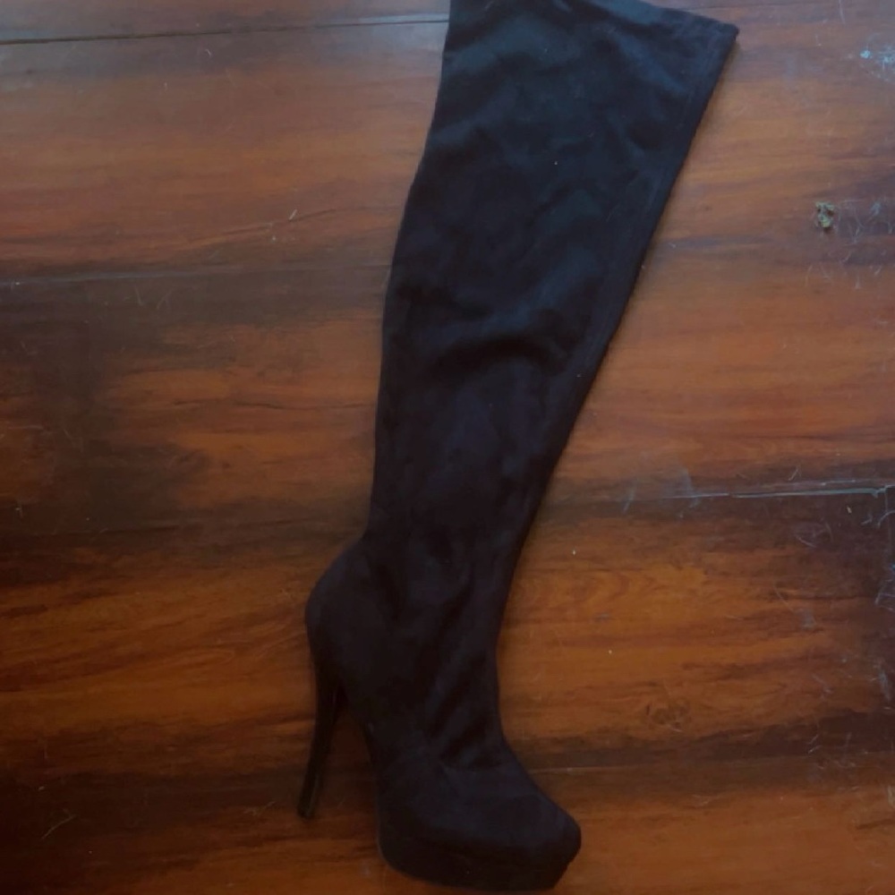 Black over the knee suede boots - Picture 3 of 3